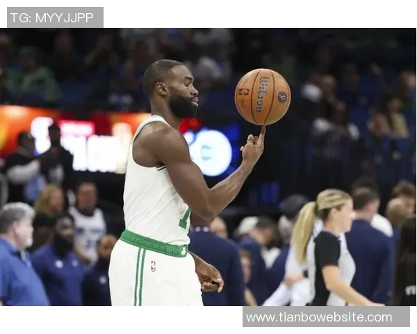 杰伦布朗首节狂砍15分展现强大攻击力助球队掌控比赛节奏