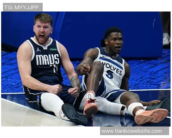 爱德华兹首节火力全开9投6中砍下14分2板3助与东契奇展开激烈对决 爱德华兹首节火力全开9投6中砍下14分2板3助与东契奇展开激烈对决