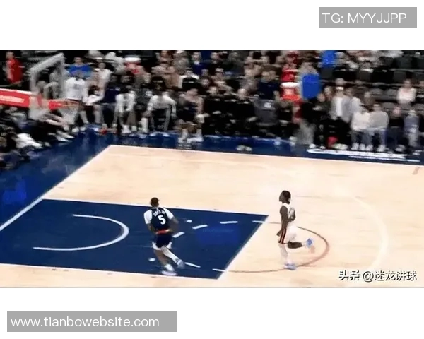 布克连得五分迅速拉开比分罚球线急停跳投与反击三分震撼篮网